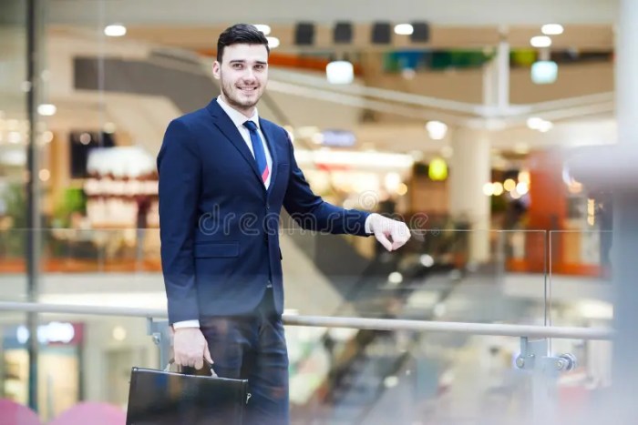 The manager of a shopping mall wishes to expand